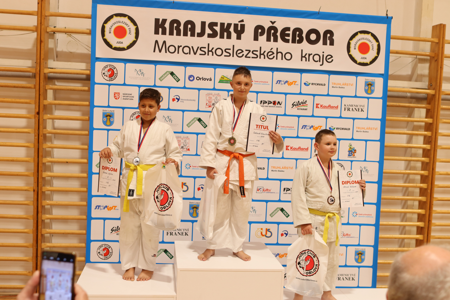 JUDISTÉ ZAPLNILI GYMNÁZIUM