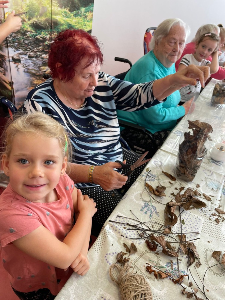 Děti z MŠ Ke Studánce navštívily domov seniorů POHODA