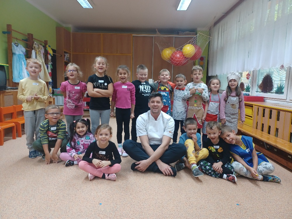 MŠ Okružní - Prožitkový den s kuchařem Michalem:  „POPRVÉ KUCHAŘEM“