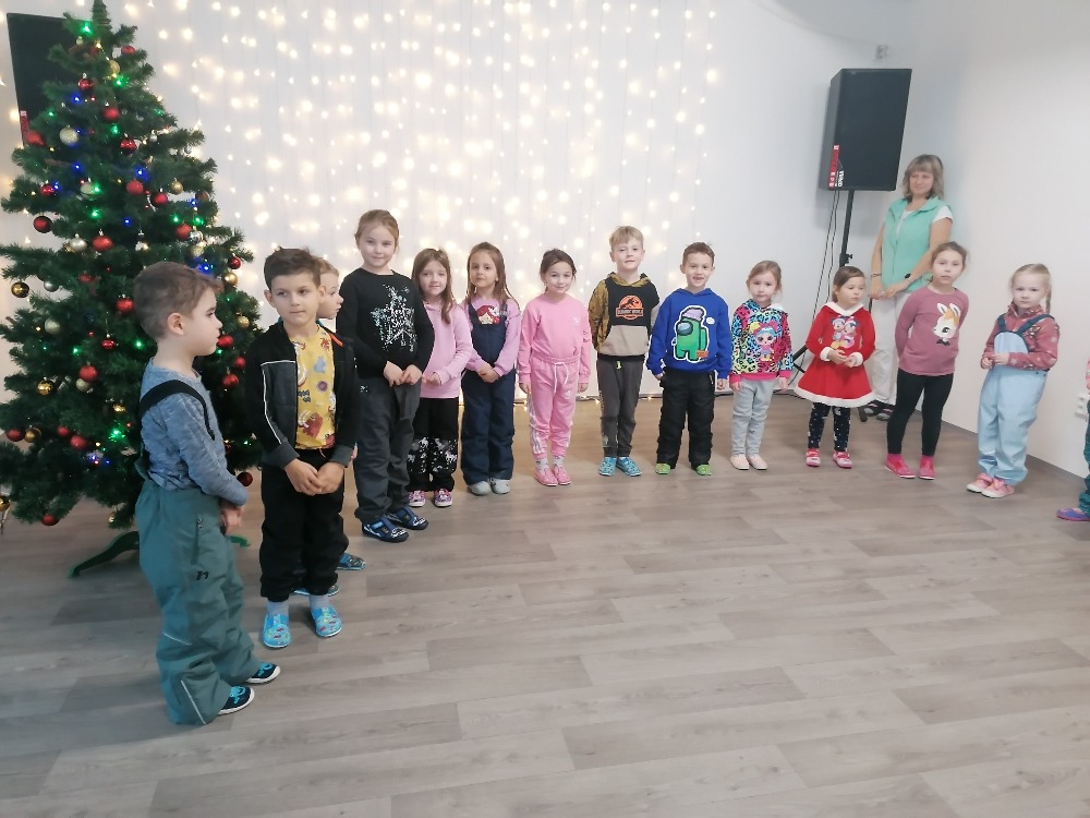 MŠ Kpt. Jaroše - PŘEDVÁNOČNÍ  NÁVŠTĚVA  VESNY  aneb další mezigenerační setkání
