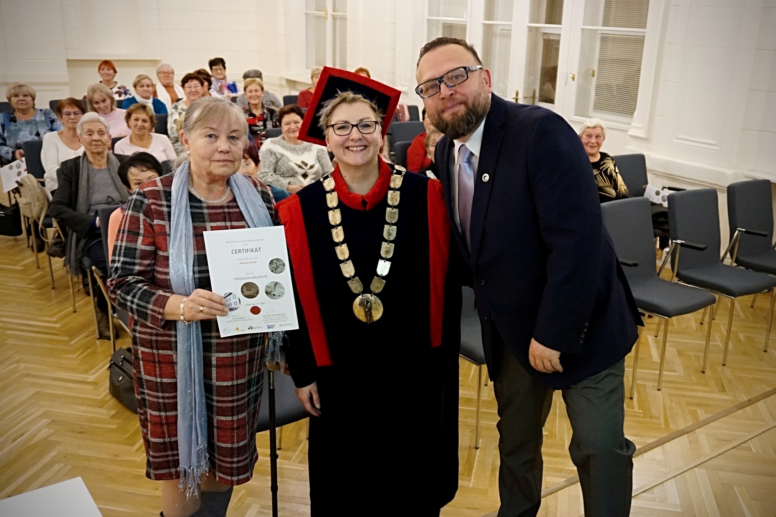 SENIOŘI ÚSPĚŠNĚ ZVLÁDLI AKADEMII TŘETÍHO VĚKU