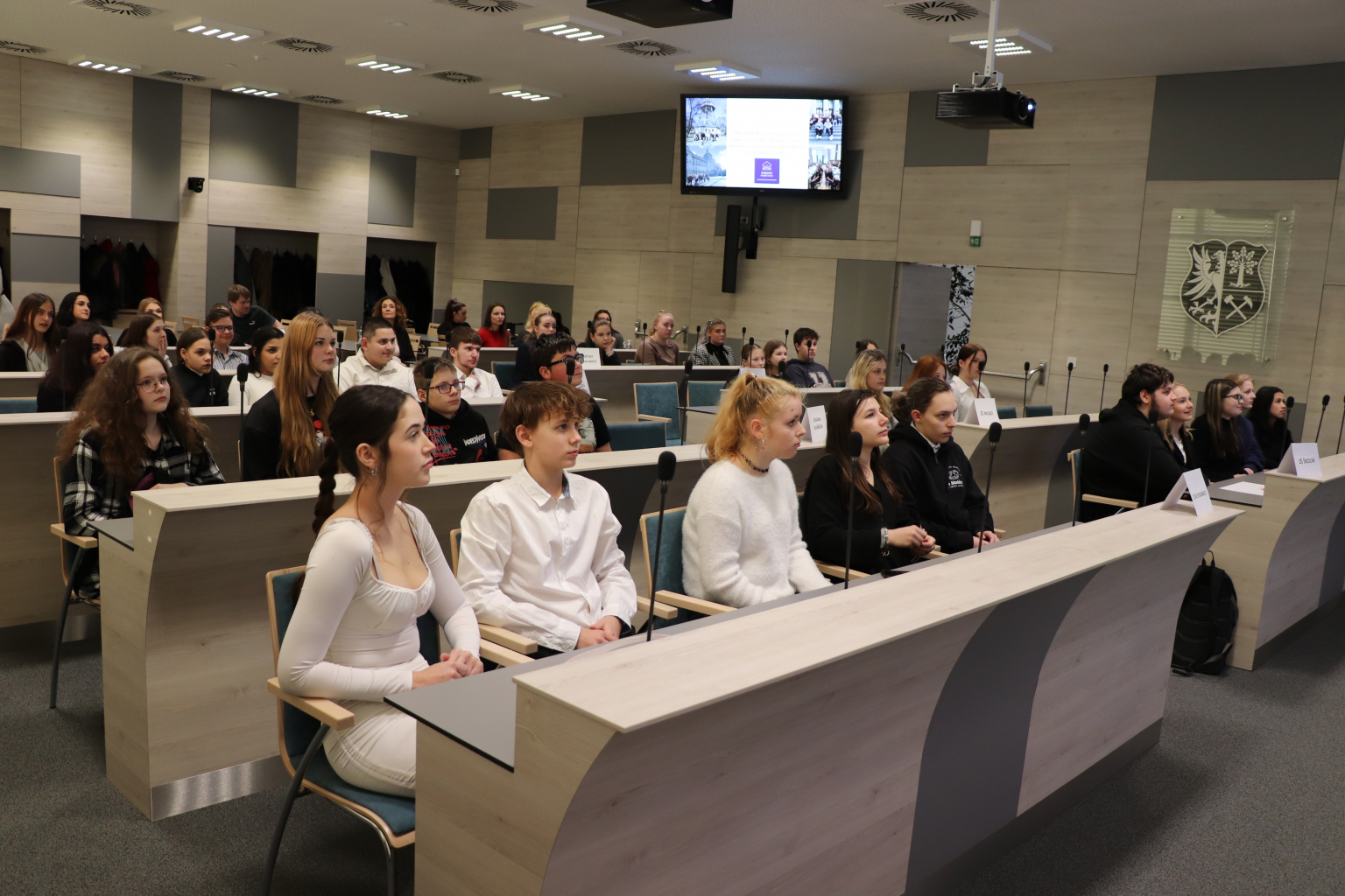 STUDENTI DEBATOVALI S VEDENÍM MĚSTA