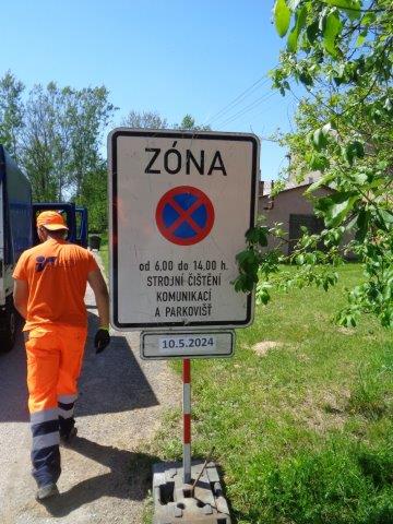 STROJNÍ ČIŠTĚNÍ POSTUPUJE DO DALŠÍCH ULIC
