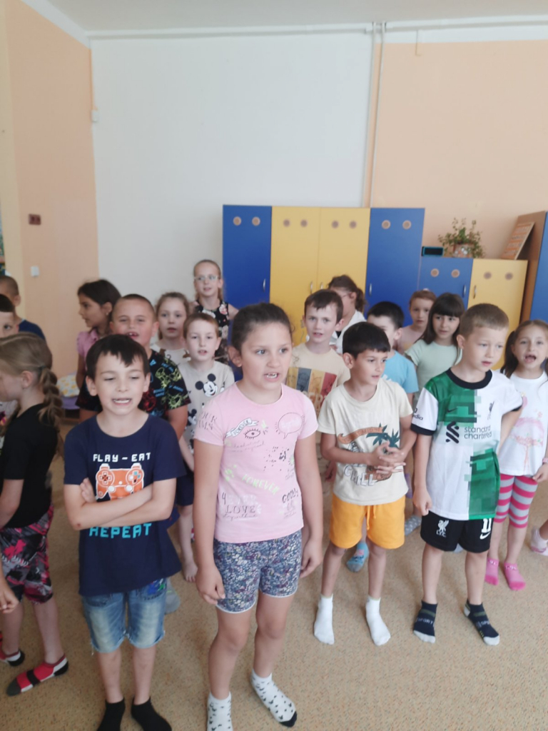 Prvňáčci se rádi vracejí do své Mateřské školy Lesní č. 859