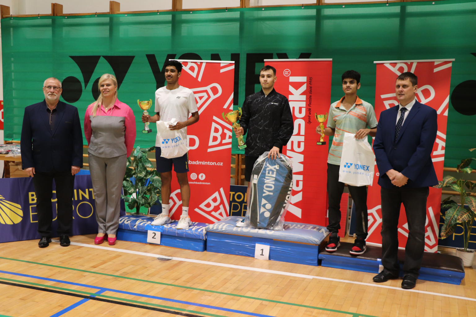 ORLOVÁ HOSTILA ŠPIČKU JUNIORSKÉHO BADMINTONU
