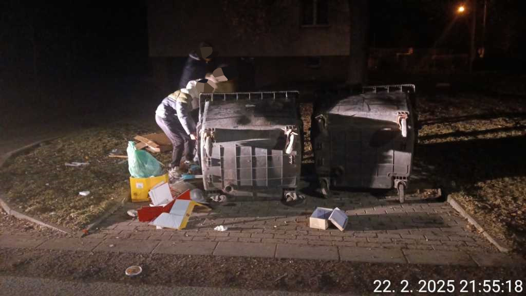 VEČERNÍ VANDALISMUS UKONČILI STRÁŽNÍCI