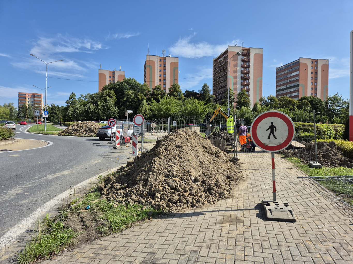 HAVÁRIE PLYNOVÉHO POTRUBÍ KOMPLIKUJE PRŮJEZD U SHELLKY