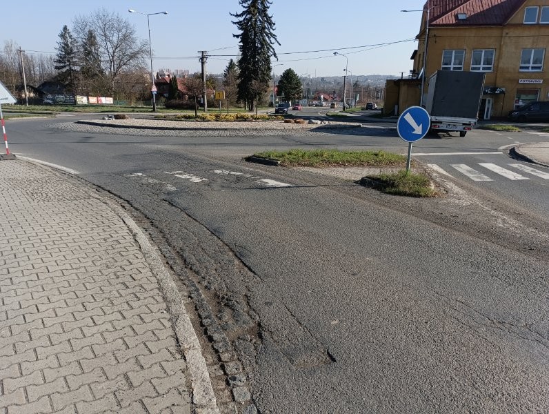 PO VÍKENDU ZAČNE OPRAVA KRUHOVÉHO OBJEZDU U HORNÍKA