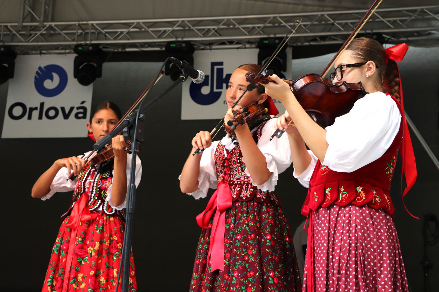NA VINOHRANÍ BYLO VESELO. ORLOVÁ SE BAVILA FEST!