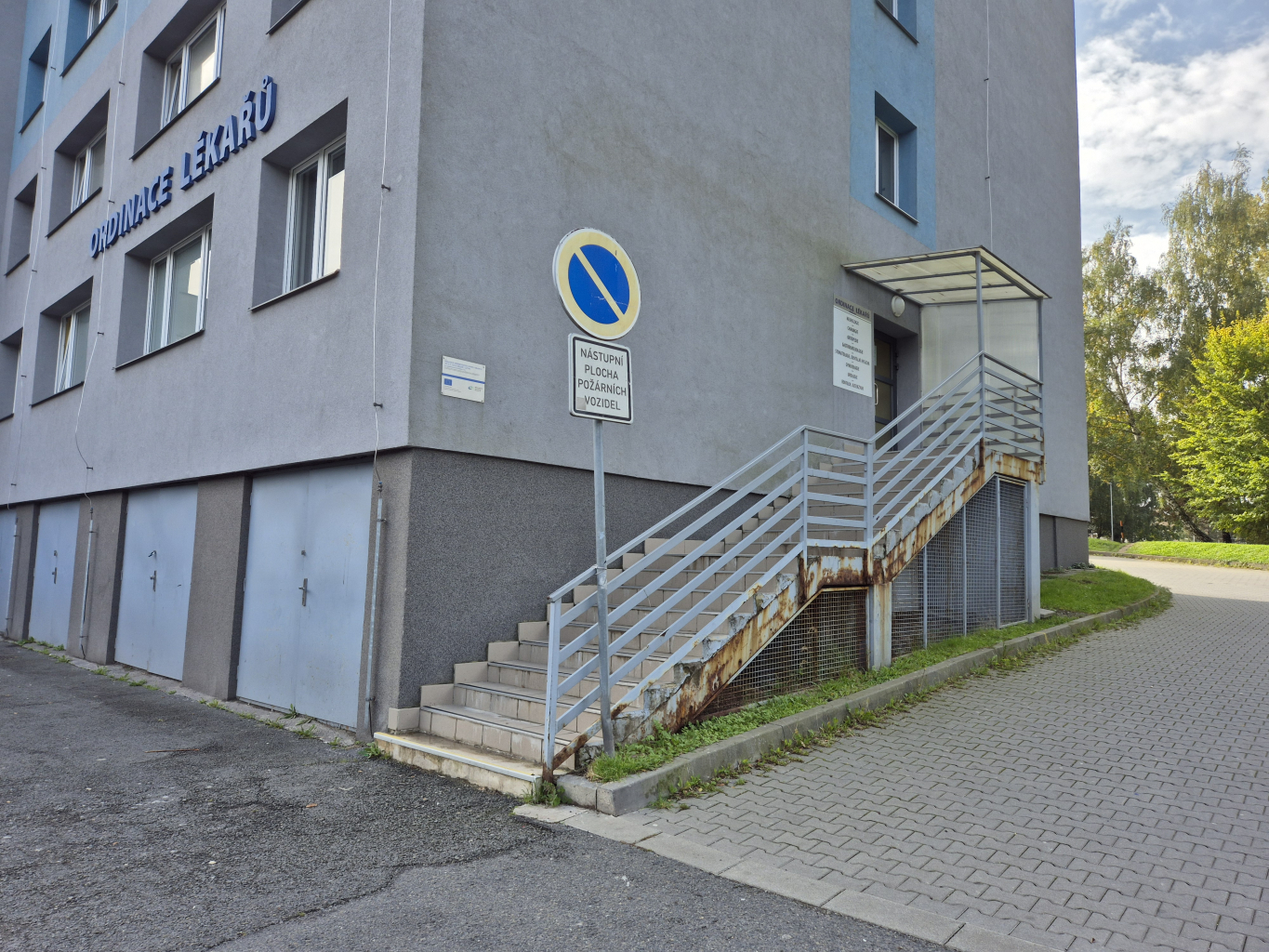 SCHODIŠTĚ DO STŘEDISKA LÉKAŘŮ PROJDE REKONSTRUKCÍ