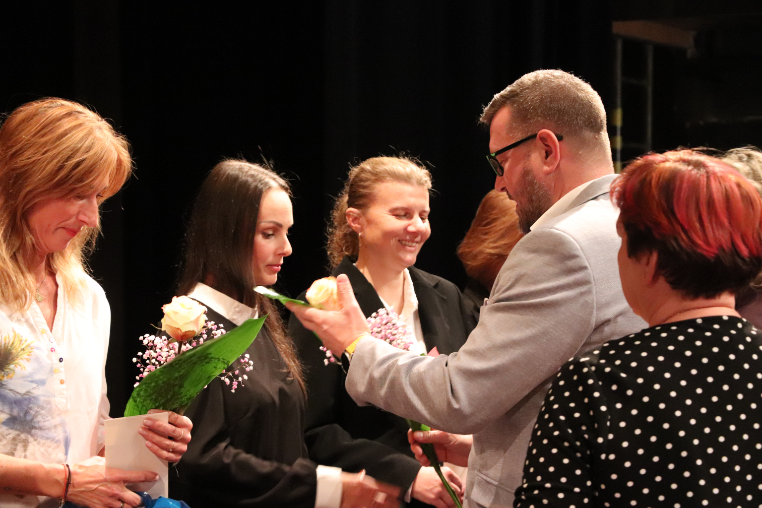 SOCIÁLNÍ PRACOVNÍCI A DÁRCI KRVE PŘEVZALI SVÁ OCENĚNÍ