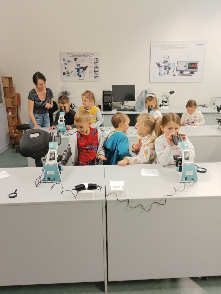 MŠ Okružní - Poznej laboratorní svět na Ostravské univerzitě