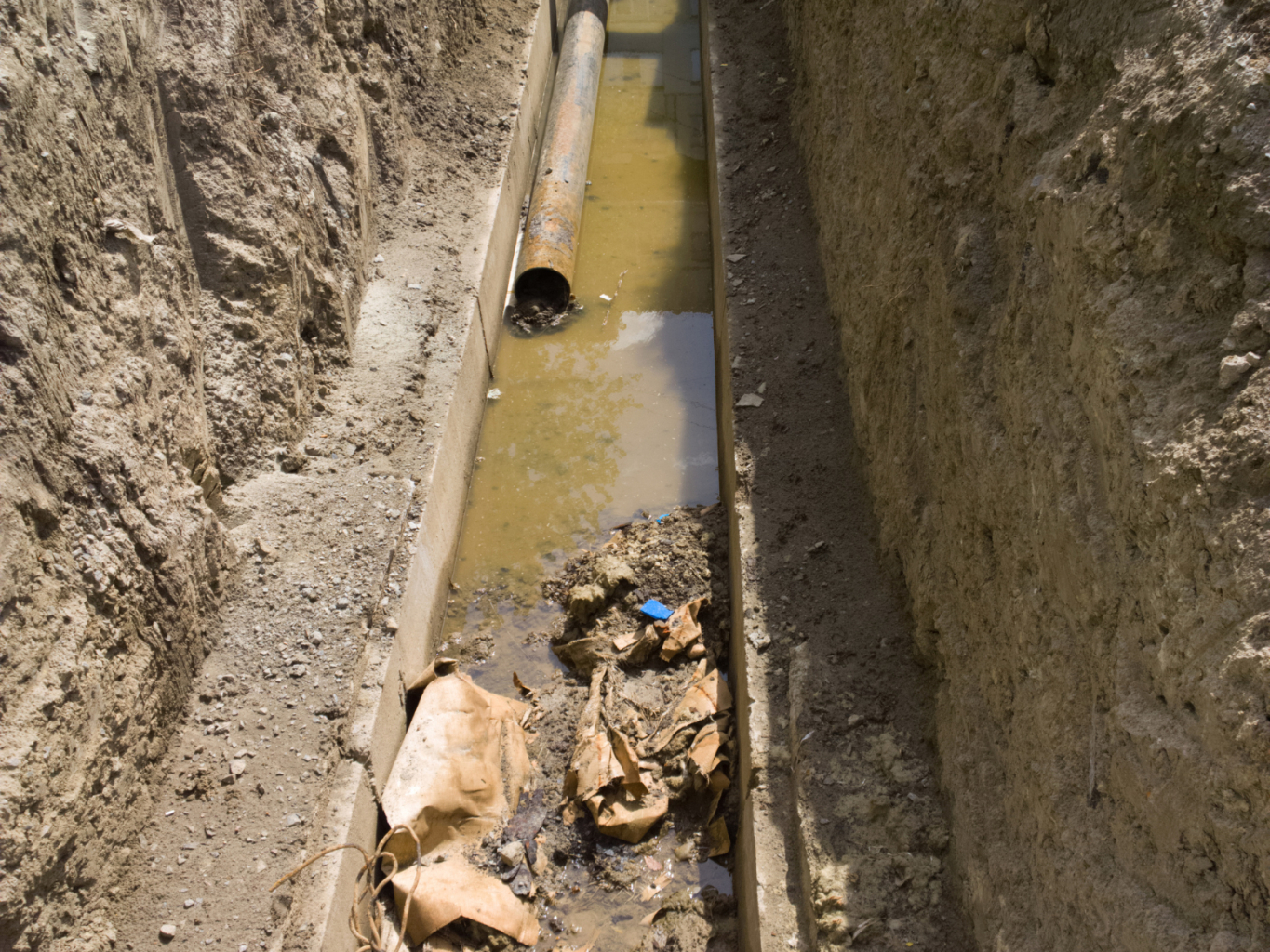 U DOMŮ 835-838 NA MASARYKOVĚ TŘ. SE OPRAVÍ KANALIZACE