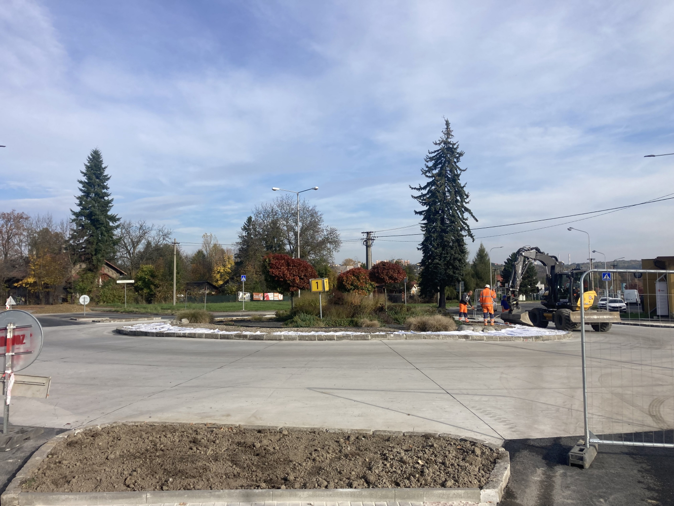 SKONČILA UZAVÍRKA KRUHOVÉHO OBJEZDU U HORNÍKA