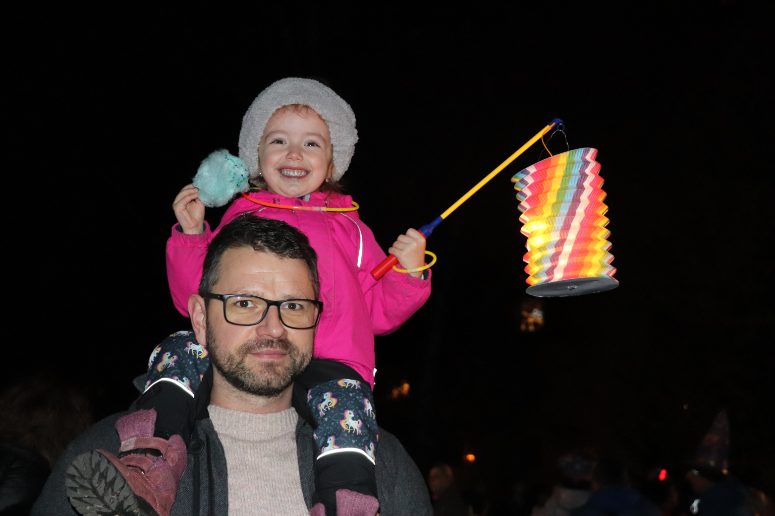 STOVKY SVĚTLUŠEK ZAPLNILY PROSTRANSTVÍ U MORAVY