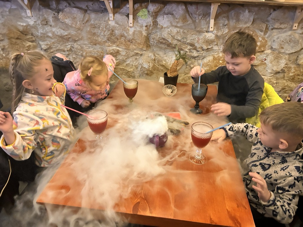 MŠ Okružní - Kouzelný den v kavárně Harryho Pottera