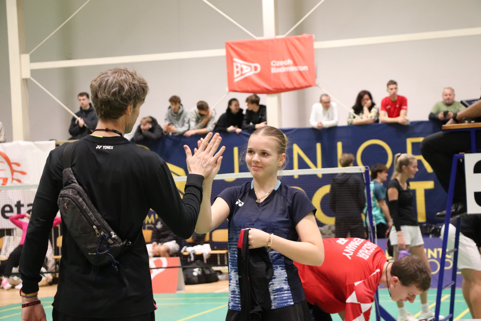 PROBÍHÁ MEZINÁRODNÍ MISTROVSTVÍ JUNIORŮ ČR V BADMINTONU