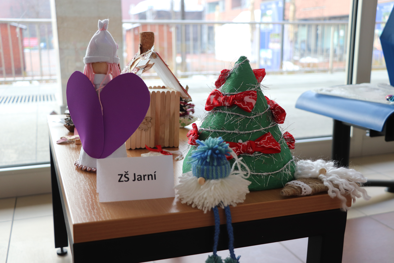 DUCH VÁNOC OŽIVIL CHODBY ÚŘADU