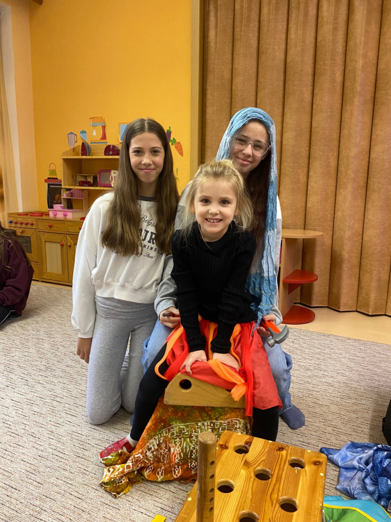 MŠ Husova - Společný Mikuláš se ZŠ Školní