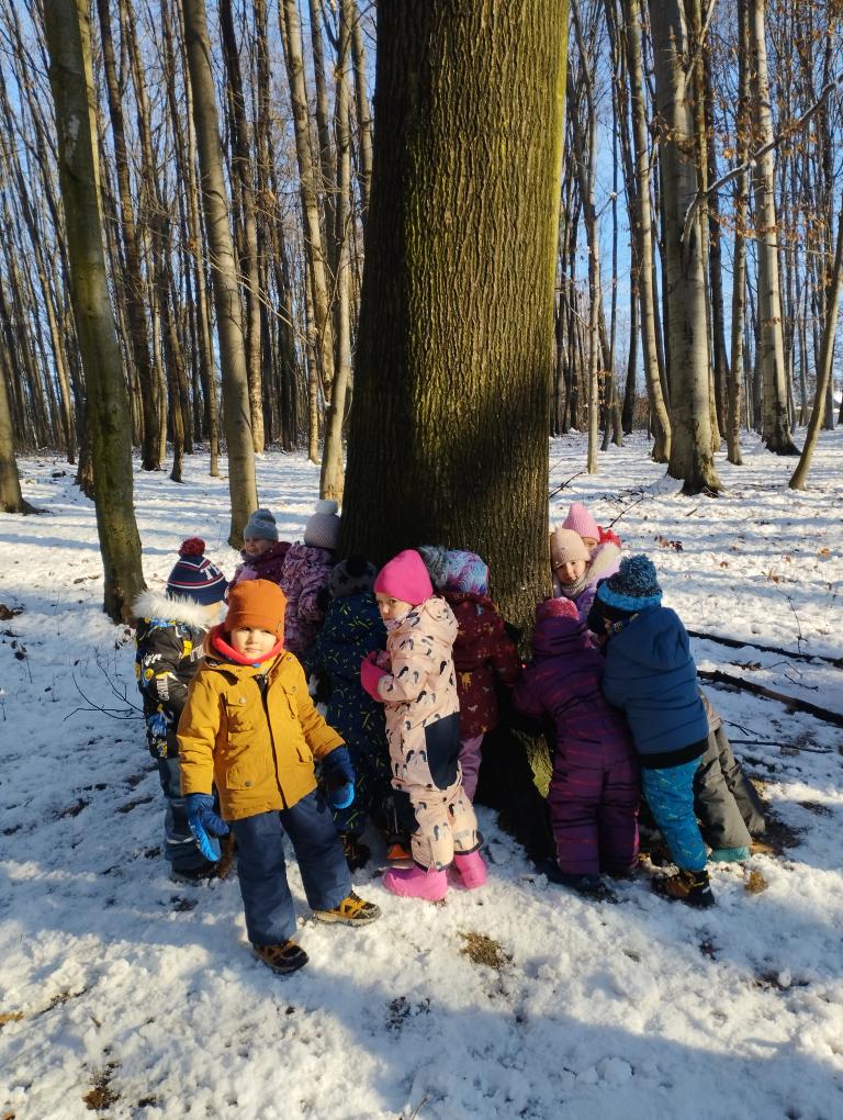 MŠ Lesní - Zamykání lesa s dětmi a rodiči aneb „Aby zvířátka mohla jít spát“