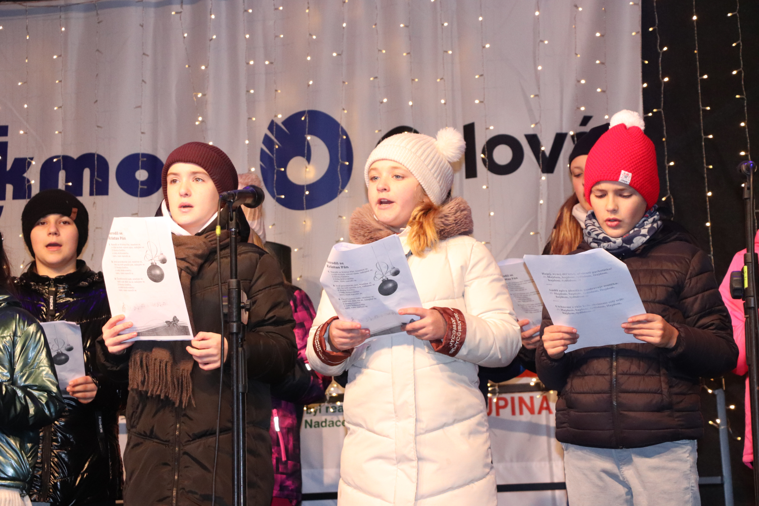 ORLOVŠTÍ VČERA SPOLEČNĚ JEDLI A ZPÍVALI