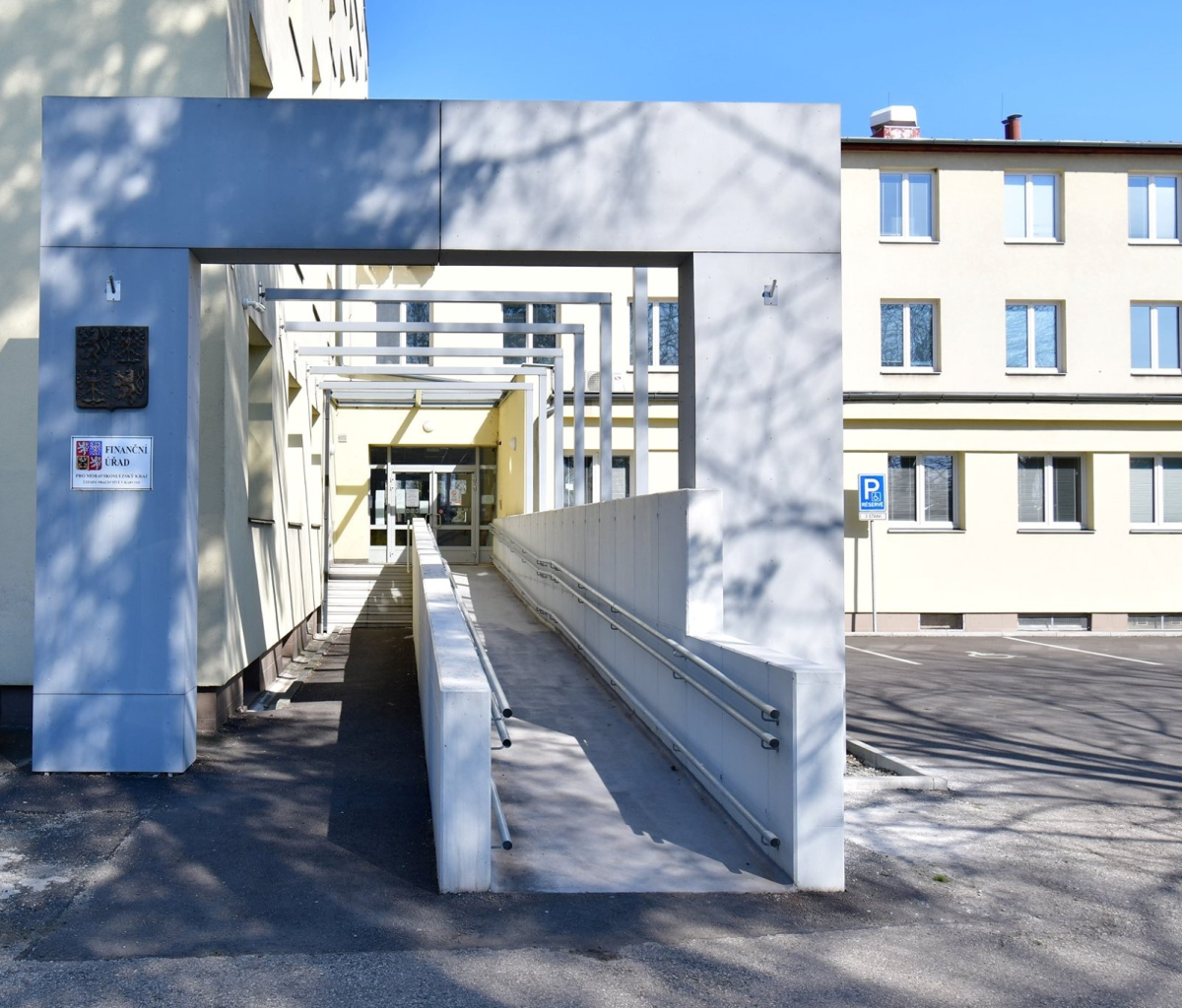 S VYPLNĚNÍM PŘIZNÁNÍ K DANI Z NEMOVITOSTÍ POMOHOU SPECIALISTÉ