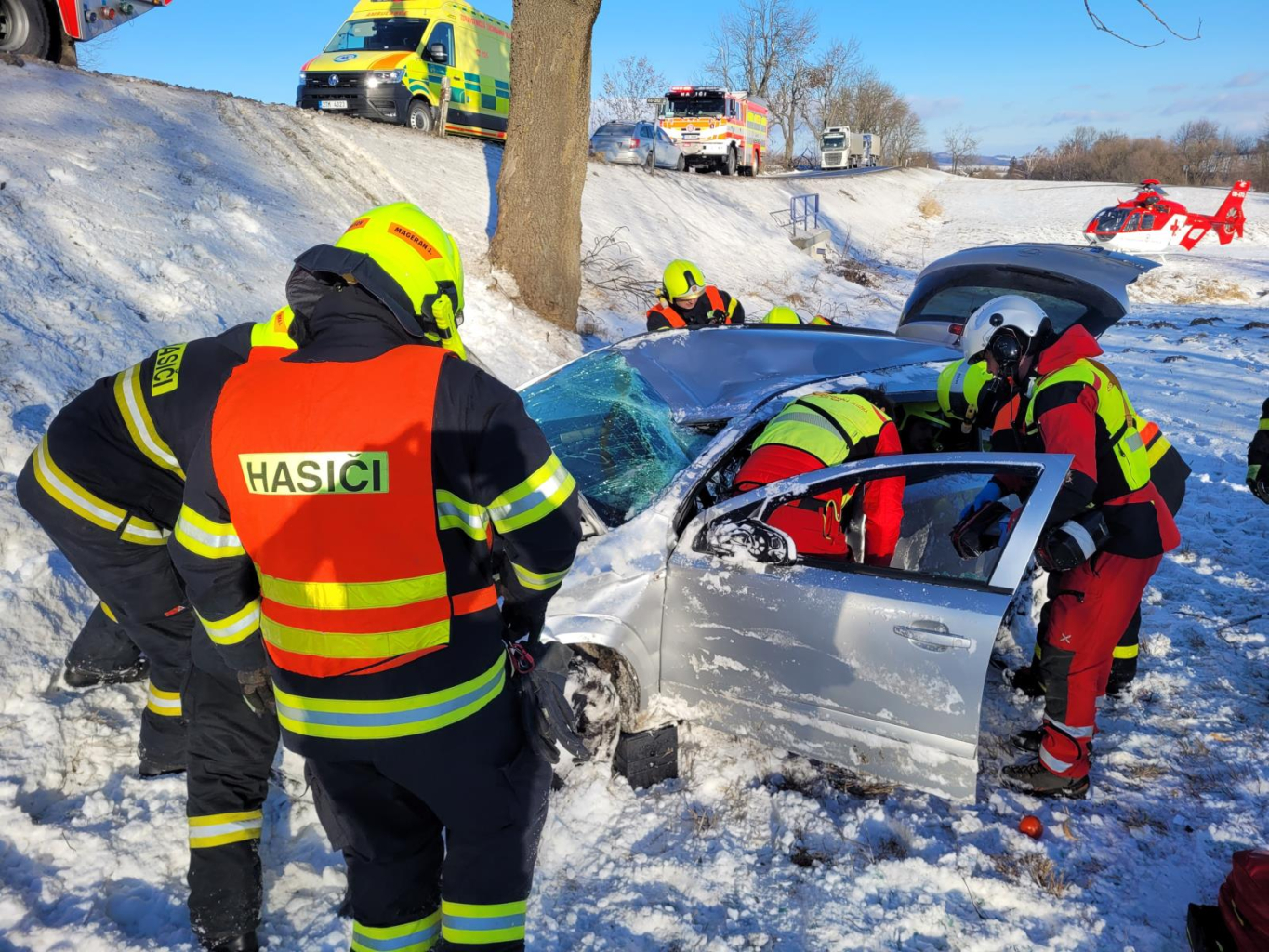 V MRAZIVÉM POČASÍ DBEJTE NA PRAVIDLA BEZPEČNÉ JÍZDY
