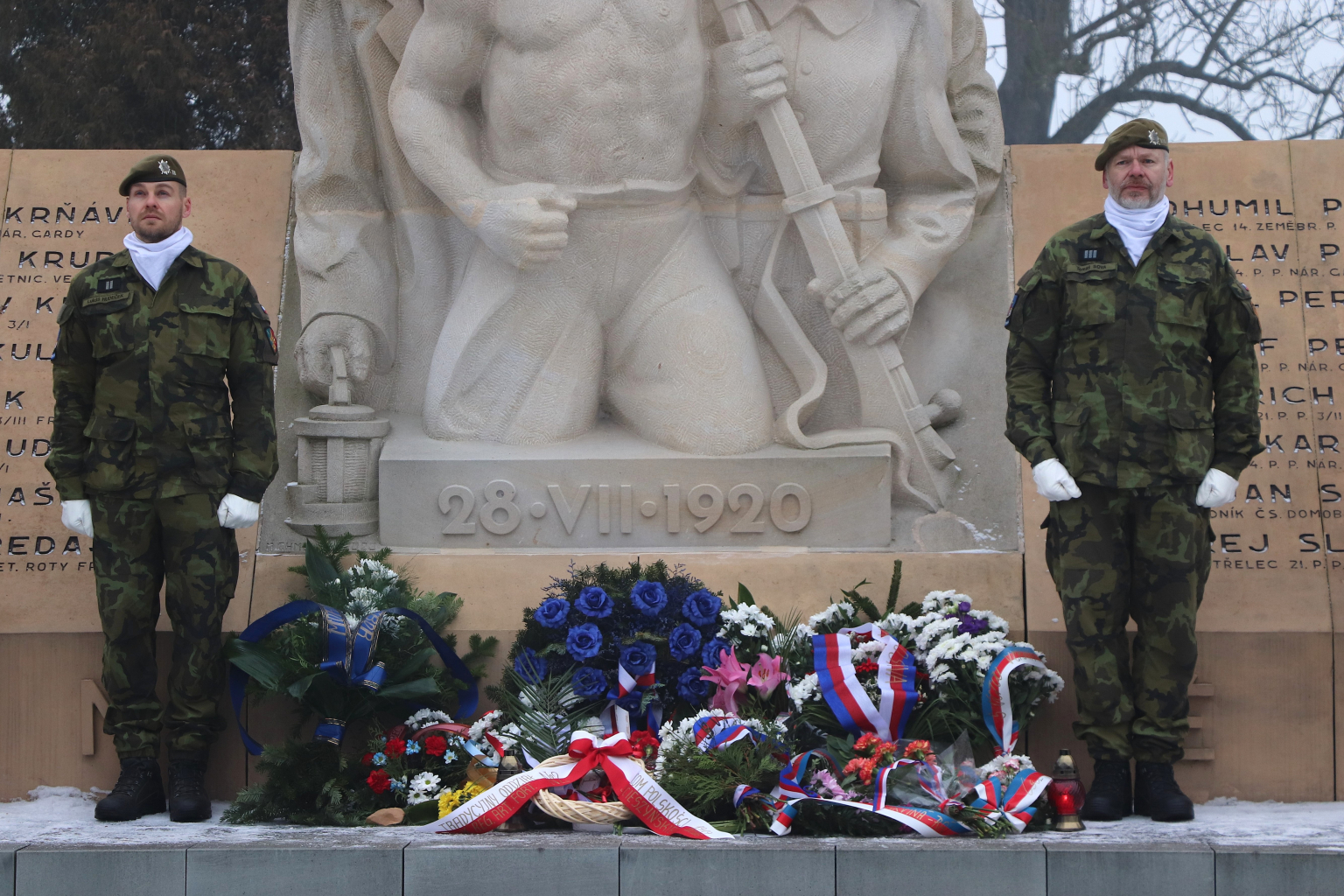 POCTA PADLÝM ZA TĚŠÍNSKO PROBĚHLA ZA HOJNÉ ÚČASTI A V DŮSTOJNÉ ATMOSFÉŘE