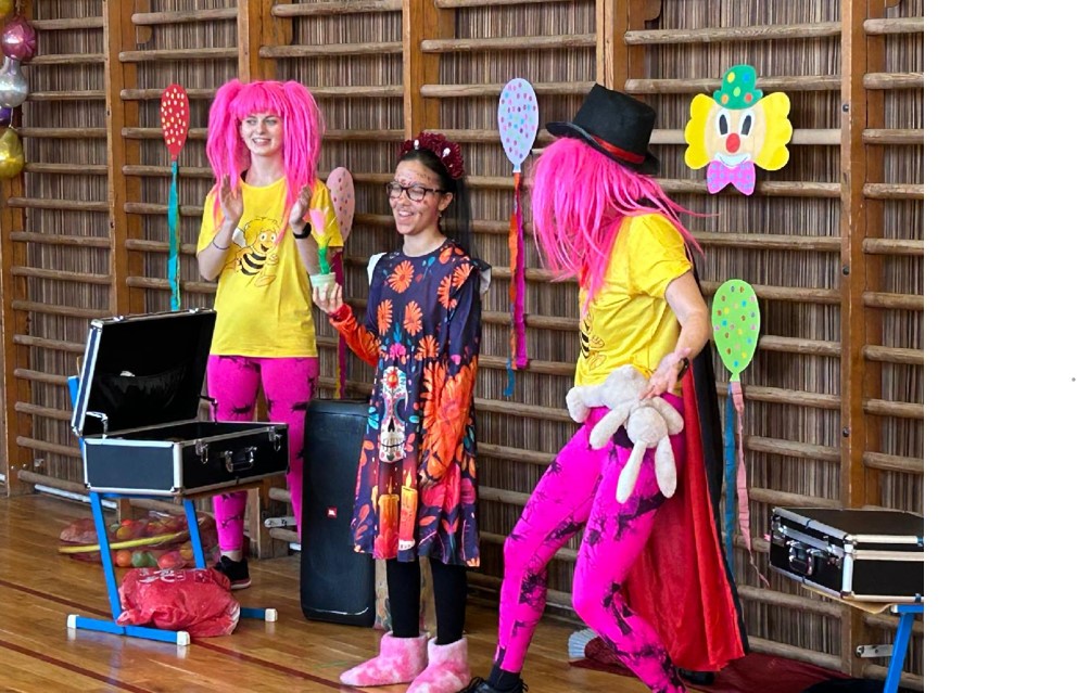 Karneval plný radosti a zábavy na Jarní 400