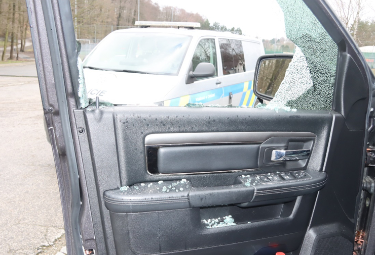 DEVĚT AUT ZA TŘI DNY. POLICIE OBJASNILA SÉRII VLOUPAČEK