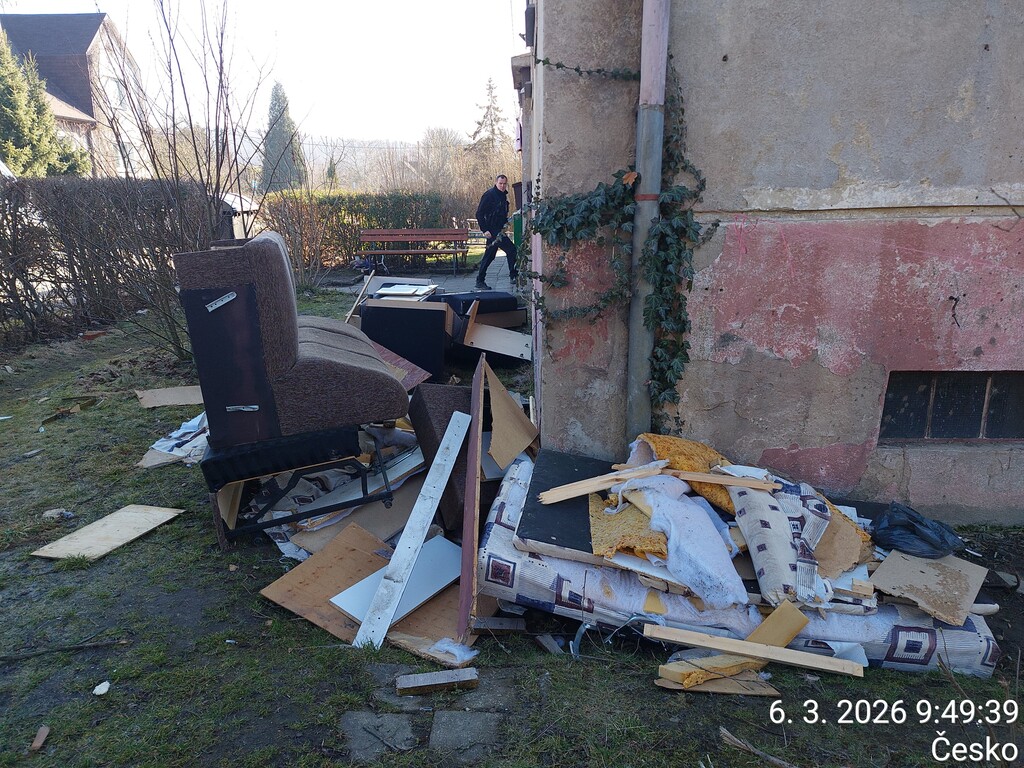 SKLÁDKAŘI, ZLODĚJI I MLADÍ VANDALOVÉ MAJÍ UTRUM