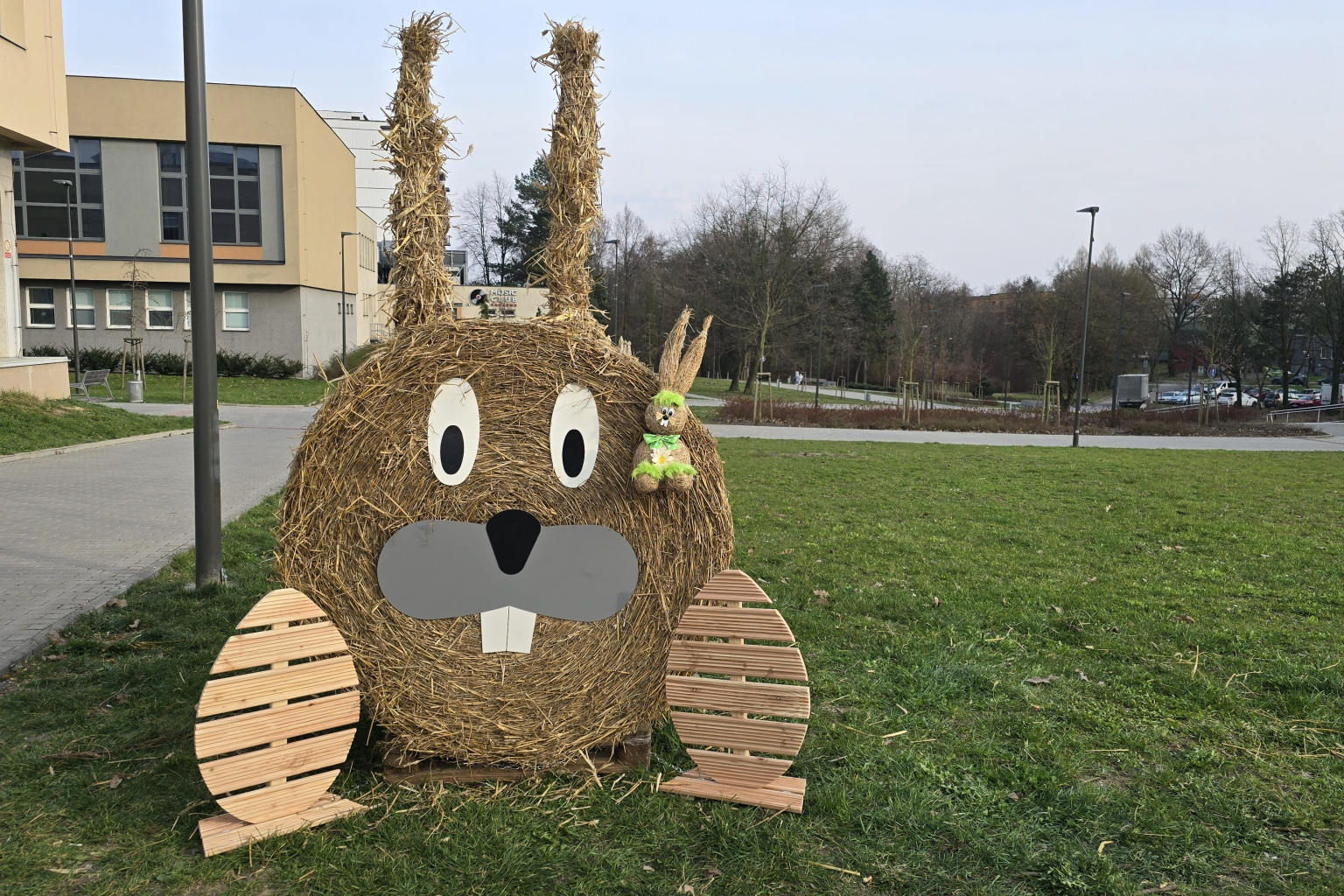 MĚSTO VÍTÁ JARO VELIKONOČNÍ VÝZDOBOU