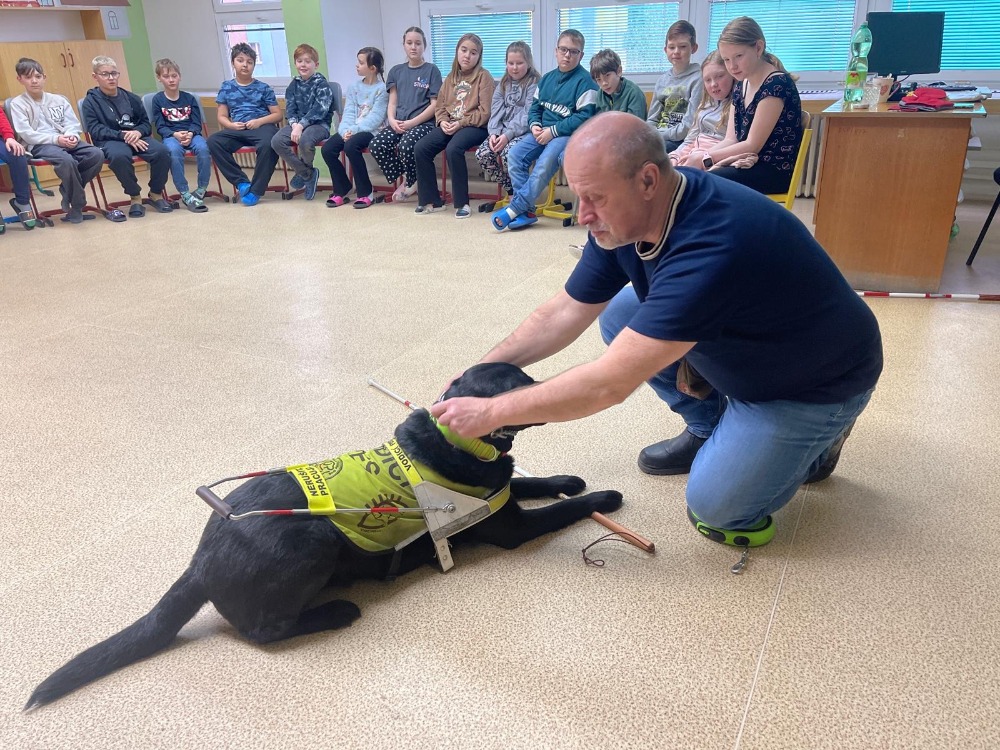 ZŠ Ke Studánce - Vodicí pes na 1. stupni