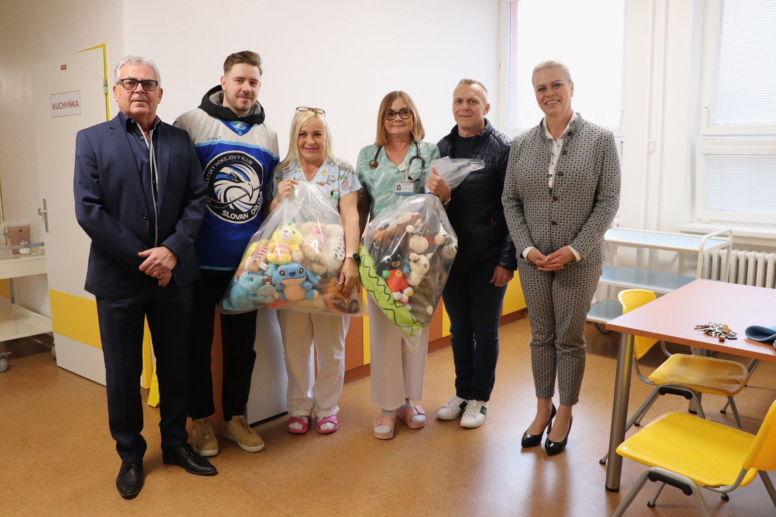 PLYŠÁCI Z LEDU ZAMÍŘILI K DĚTEM