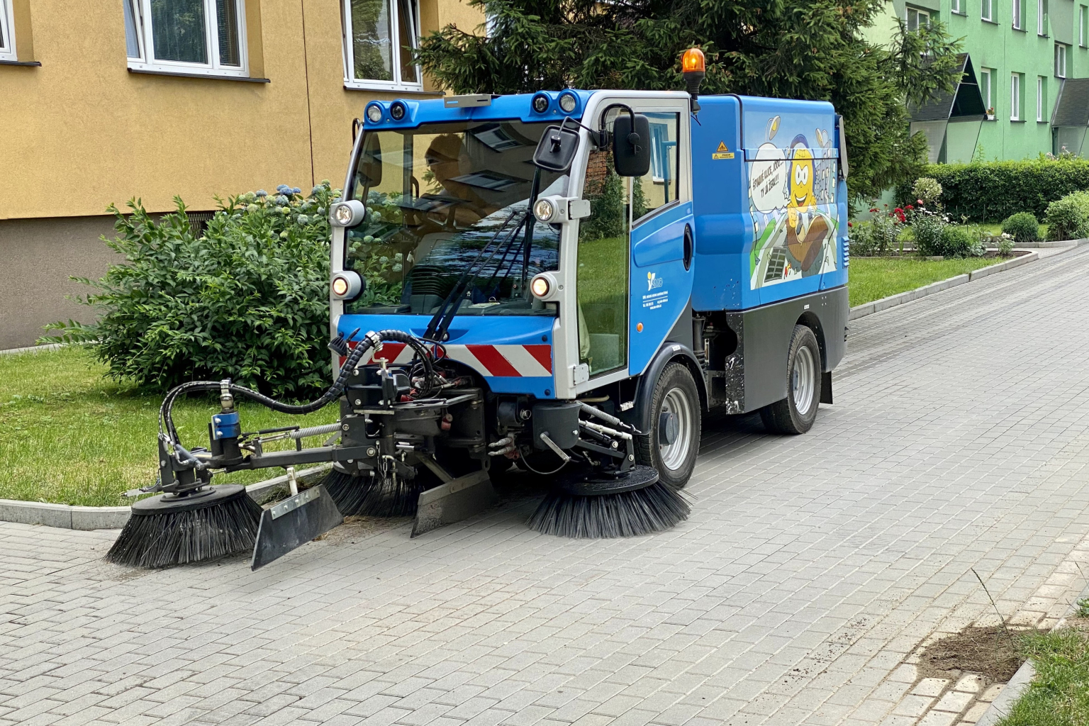 ČISTICÍ STROJE PO VELIKONOCÍCH ZAMÍŘÍ DO DALŠÍCH ULIC