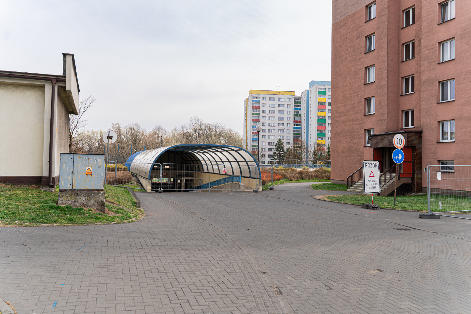 STAVBU PARKOVACÍHO DOMU DOKONČÍ NOVÝ ZHOTOVITEL