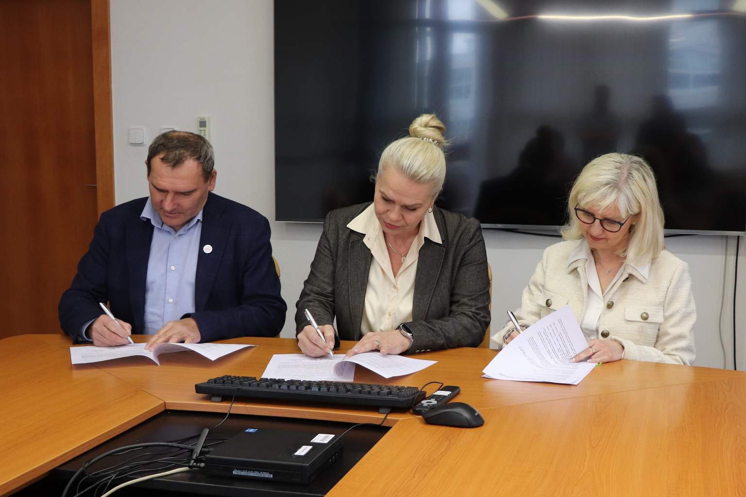 MĚSTA STVRDILA SPOLUPRÁCI PODPISEM SMLOUVY