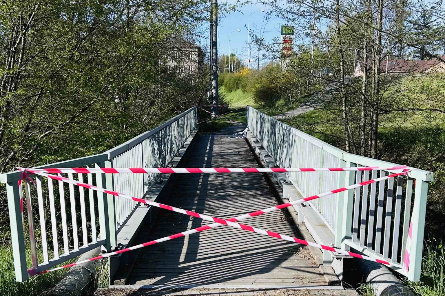 MOSTEK SPOJUJÍCÍ SLEZSKOU A LIDICKOU JE UZAVŘEN