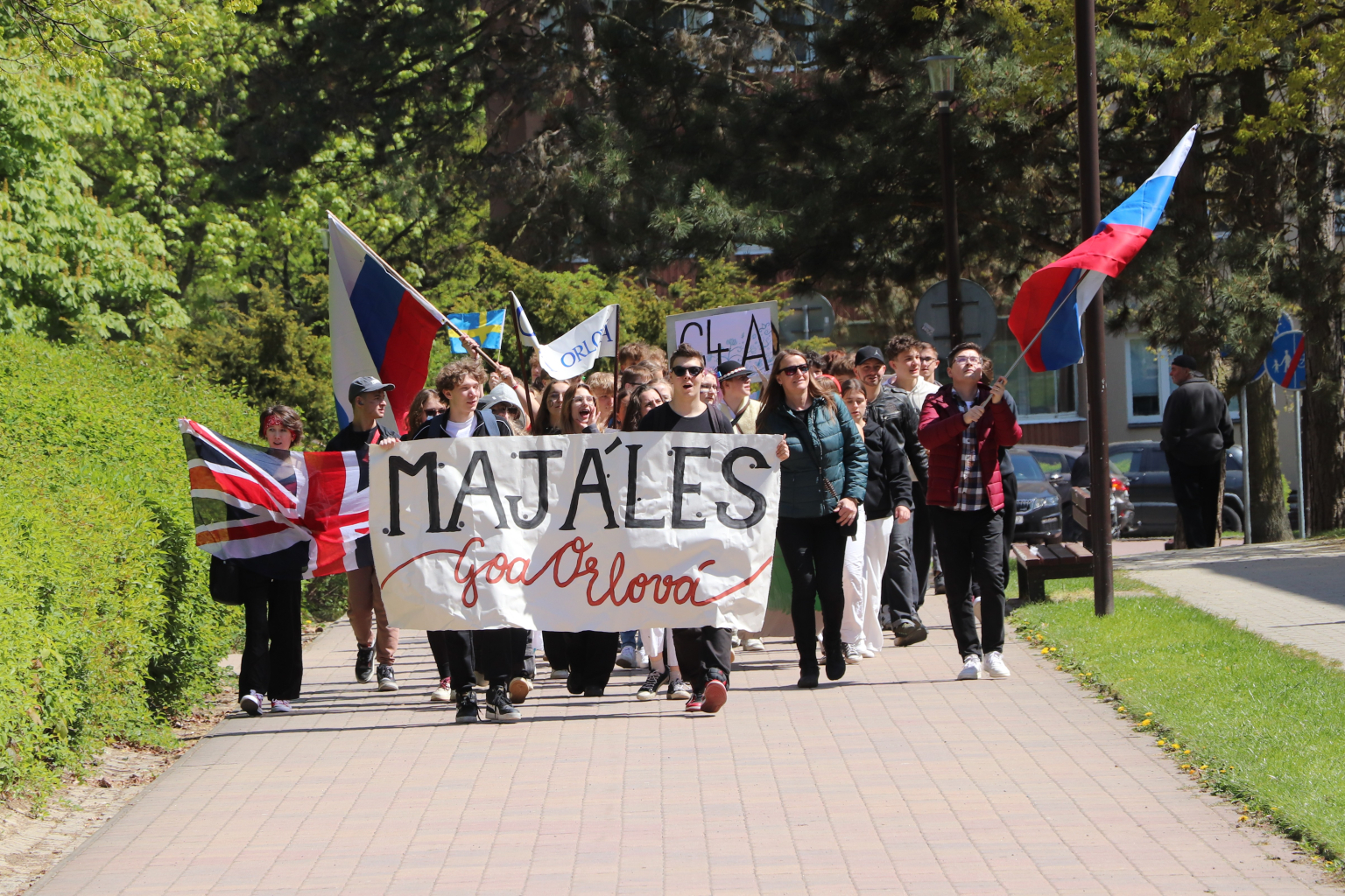 NÁMĚSTÍ DNES OŽILO STUDENTSKÝM MAJÁLESEM