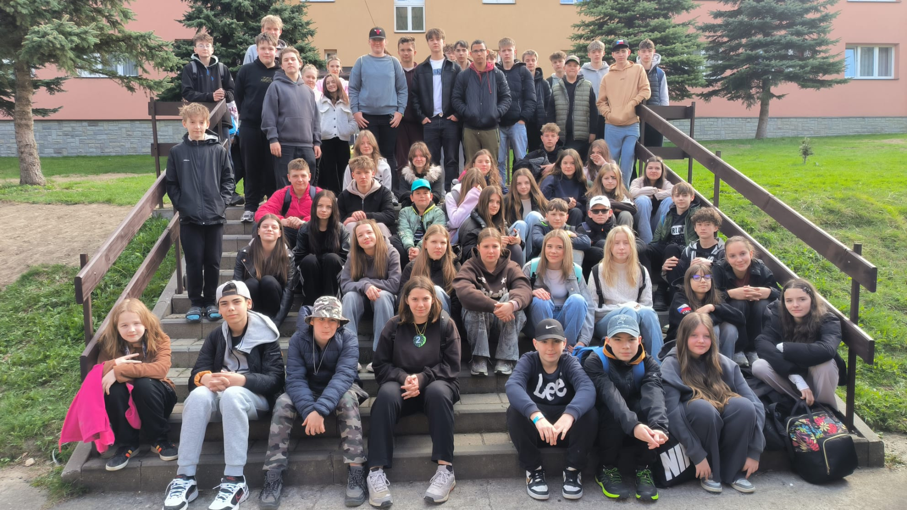 Žáci ZŠ Mládí trávili týden v Beskydech: učení, soutěže a napínavé dražby