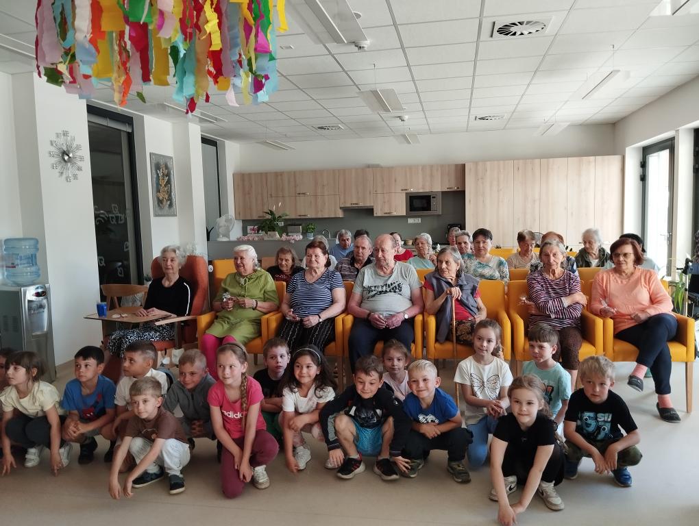 Děti z mateřské školy K. Dvořáčka potěšily seniory svým vystoupením
