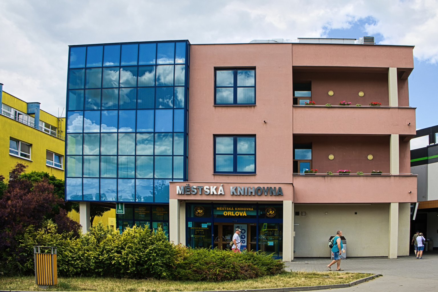 KNIHOVNA HLEDÁ NOVÉ KOLEGY. NABÍZÍ DVĚ VOLNÉ POZICE