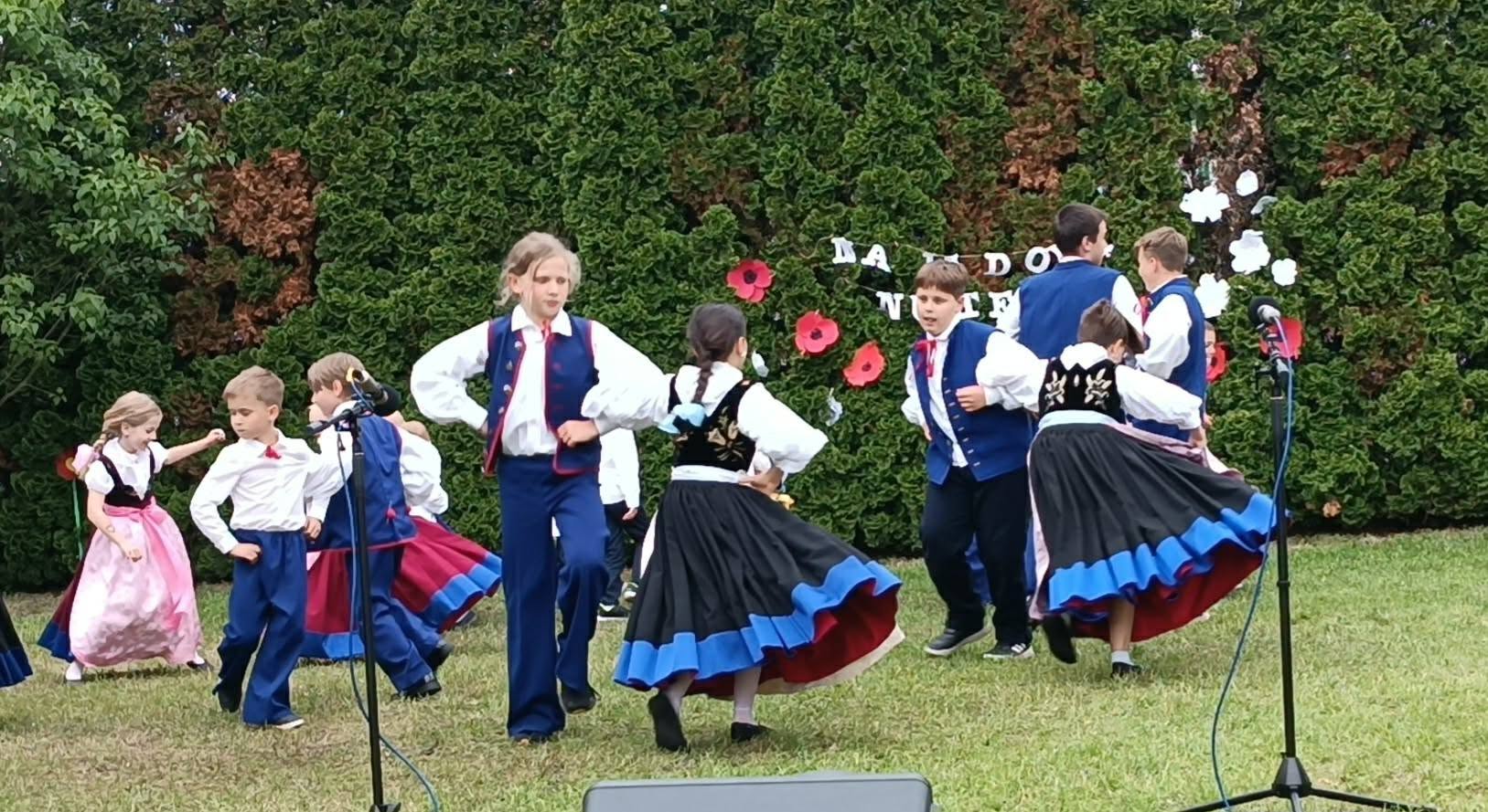 Zahradní slavnost - Festyn rodzinny w Szkole Podstawowej i Przedszkolu z Polskim Językiem Nauczania w Orłowej