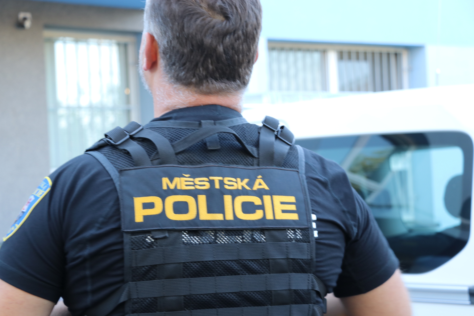 STRÁŽNÍCI  VYŘEŠILI REBELII ZA VOLANTEM I KRÁDEŽ