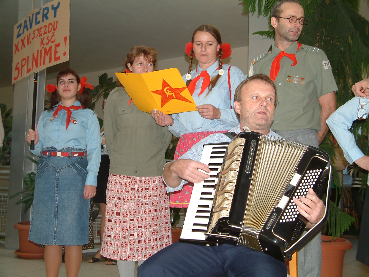 Na gymnáziu oslavili 17. listopad velkým happeningem