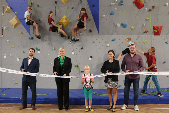 SLAVNOSTNÍ OTEVŘENÍ LEZECKÉ STĚNY 