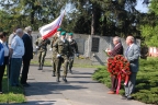 3. 5. 2009 - Kladení věnců (foto: Luděk Cibulka) 