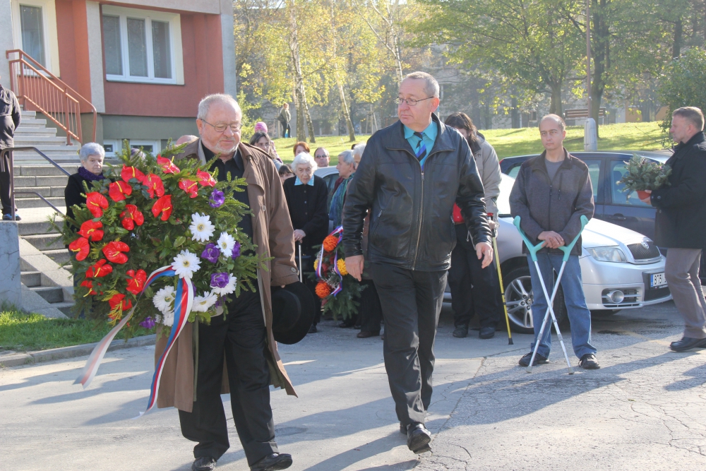 Kladení věnců 