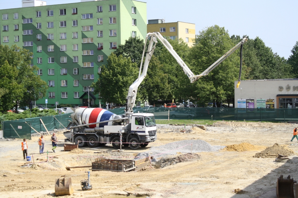 Stavební práce na náměstí v srpnu 2017 