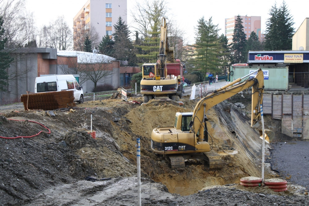 Stavební práce na náměstí v lednu 2018 